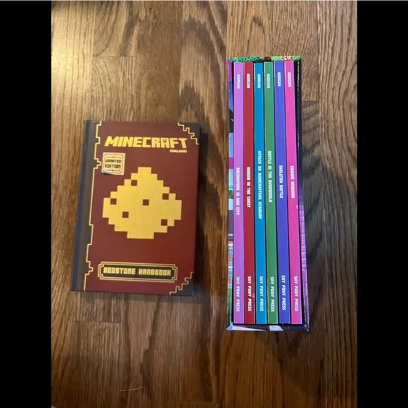 The Unofficial MINECRAFTERS Academy Box Set
books + Redstone Handbook Minecraft - Picture 4 of 4
